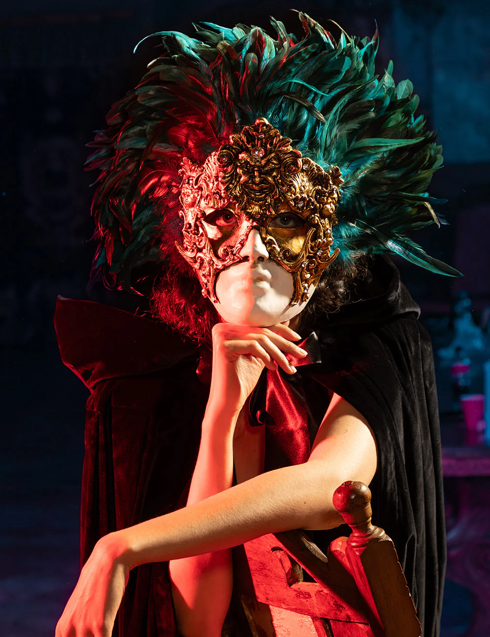 Gala con Piume Tigrate Blu - Image 4