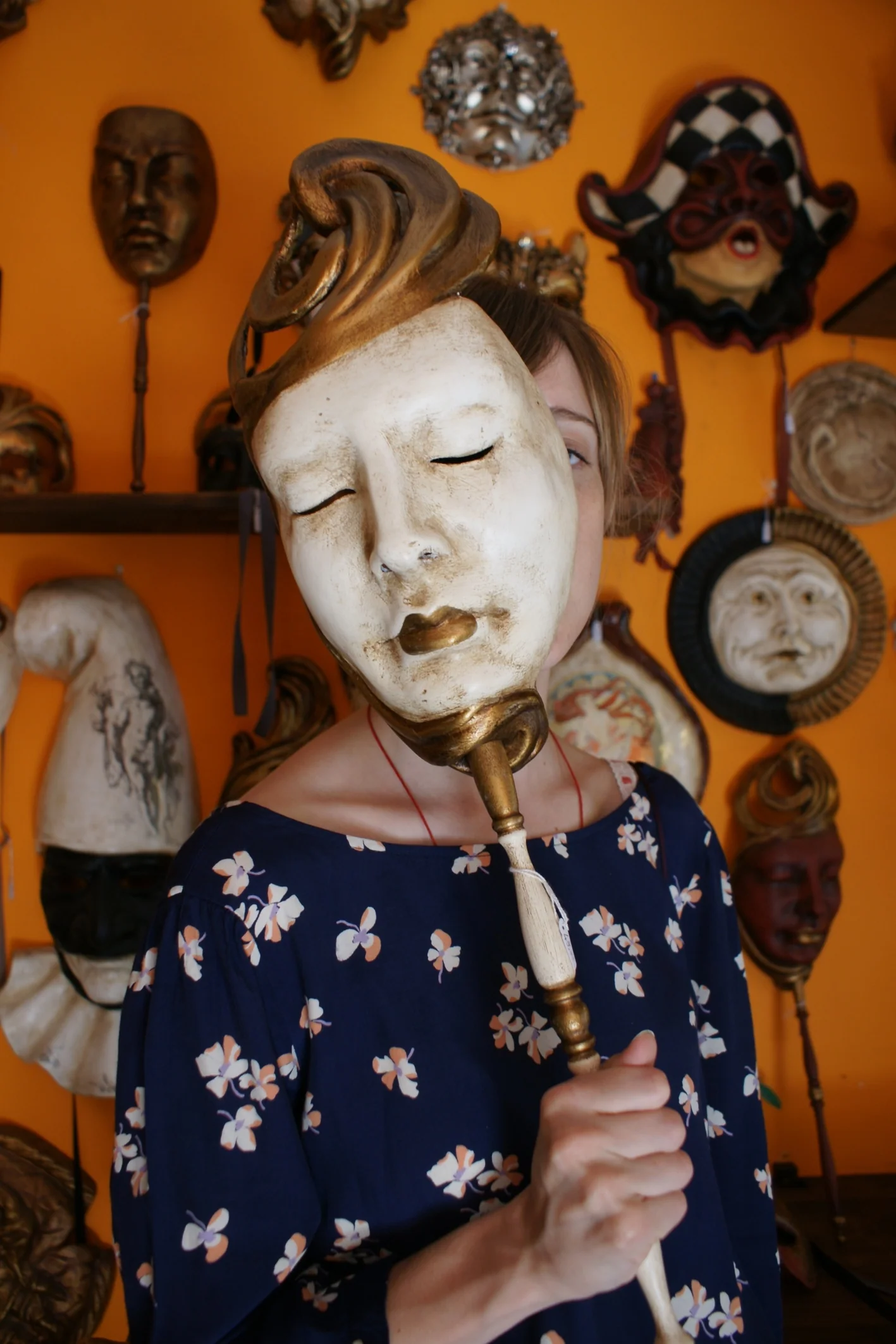 Neutra Voluta con Bastone - Image 4